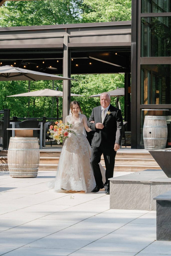 Father escorts bride down the aisle at Sapphire Creek Winery