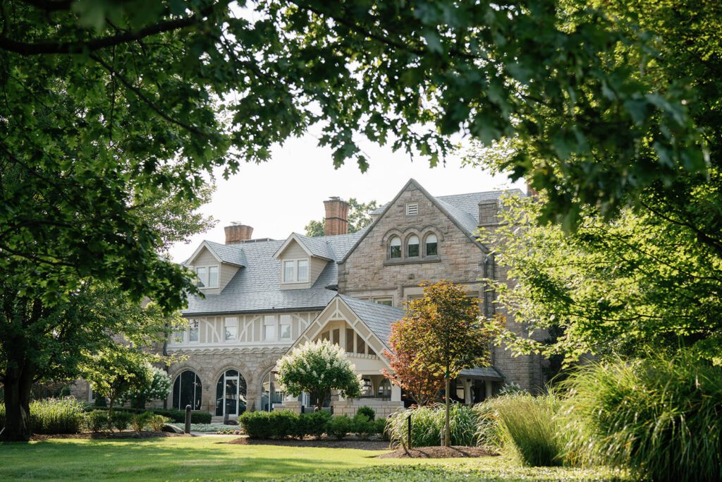 Façade of the Shoreby Club, a Northeast Ohio wedding venue