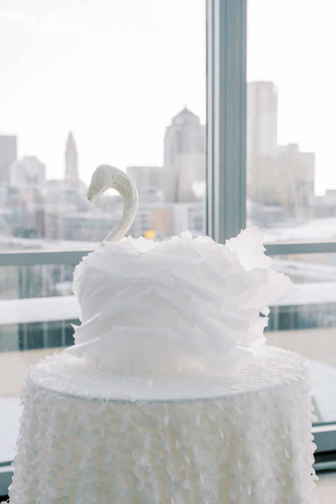 Wedding cake in the form of a swan